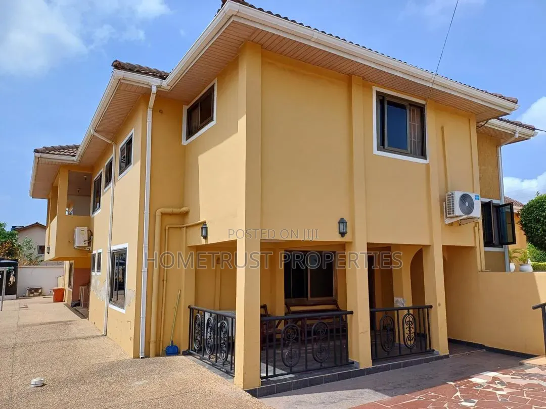 6bdrm Duplex in East Airport for sale