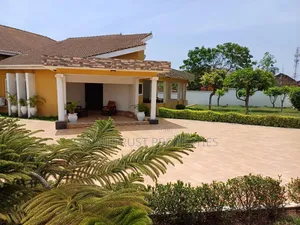 6bdrm Duplex in East Airport for sale