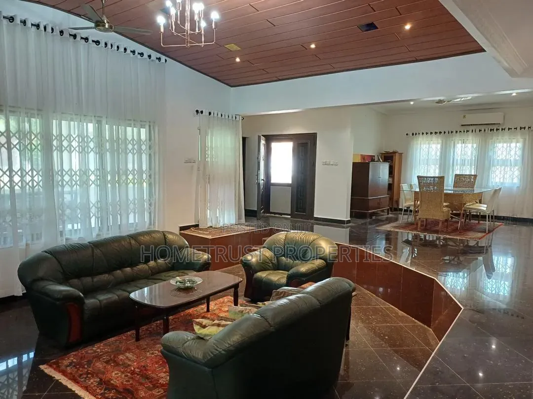 6bdrm Duplex in East Airport for sale