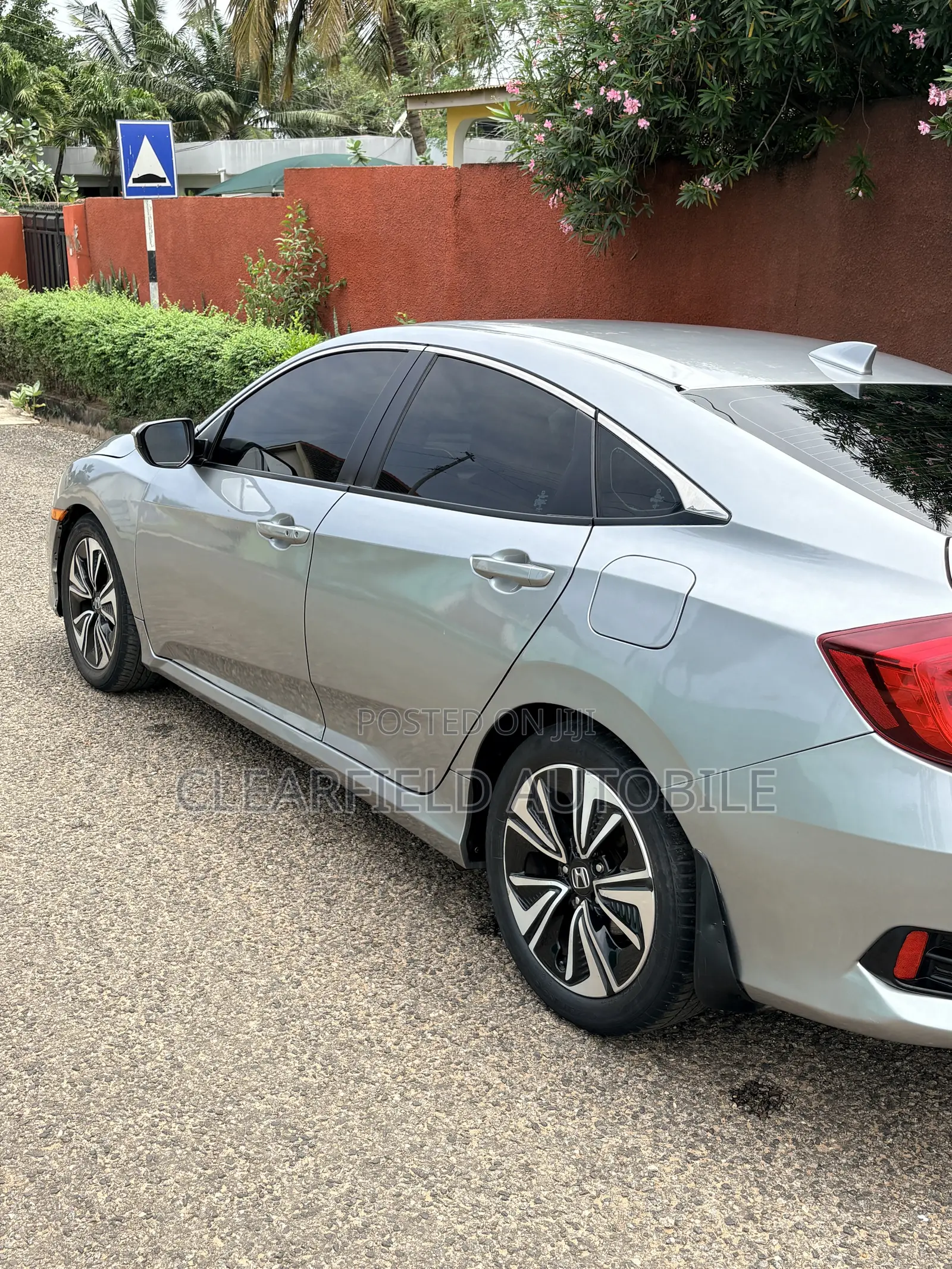 Honda Civic EX-L 4dr Sedan (1.5L 4cyl) 2016 Silver