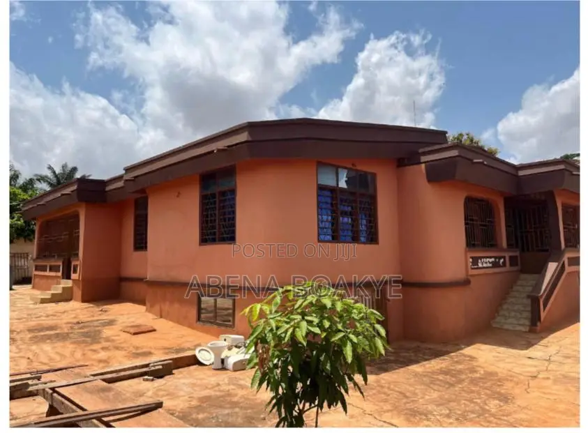 Furnished 6bdrm House in Kumasi Metropolitan for sale