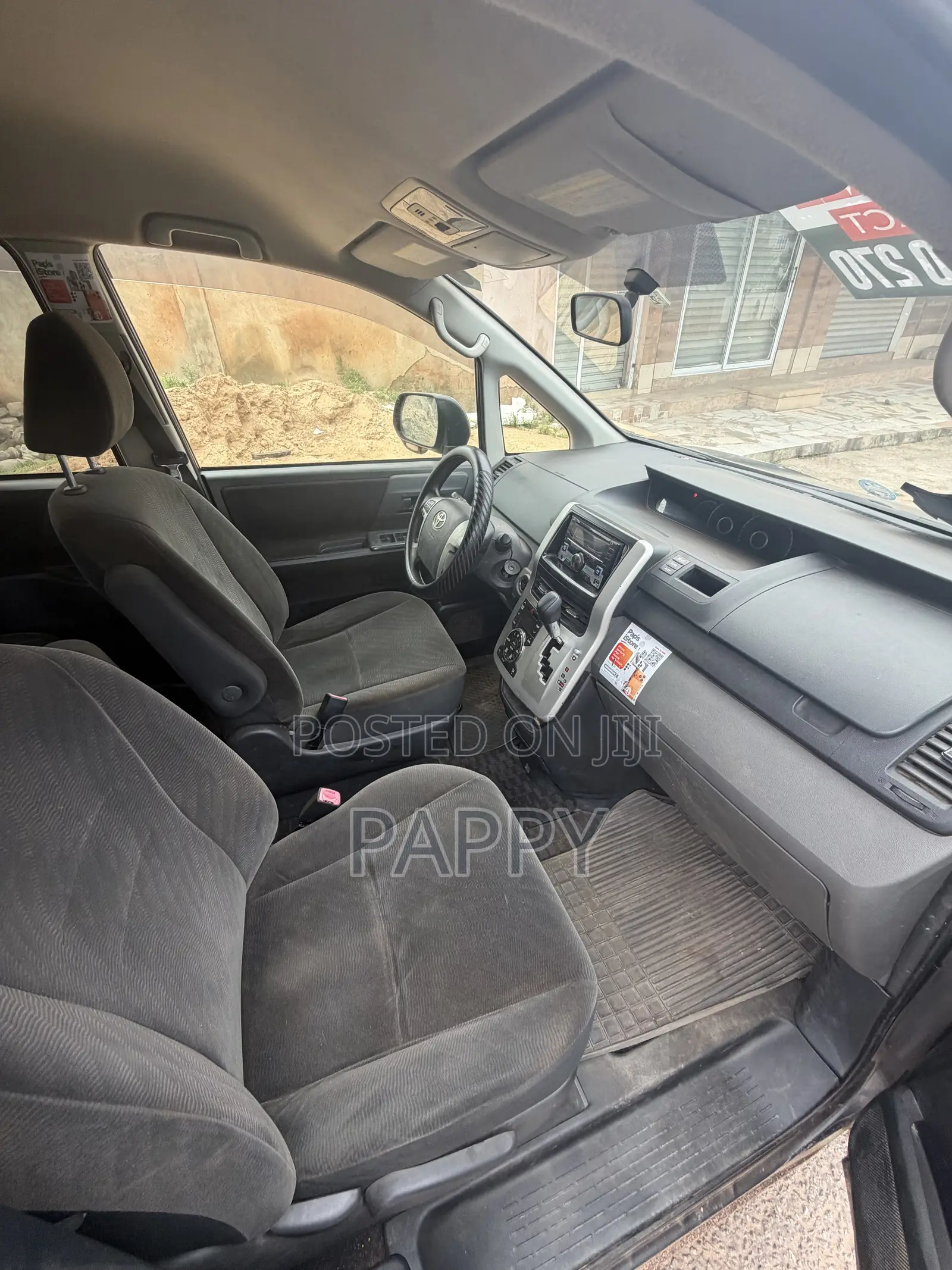 Toyota Voxy V 2WD 8-Seater 2012