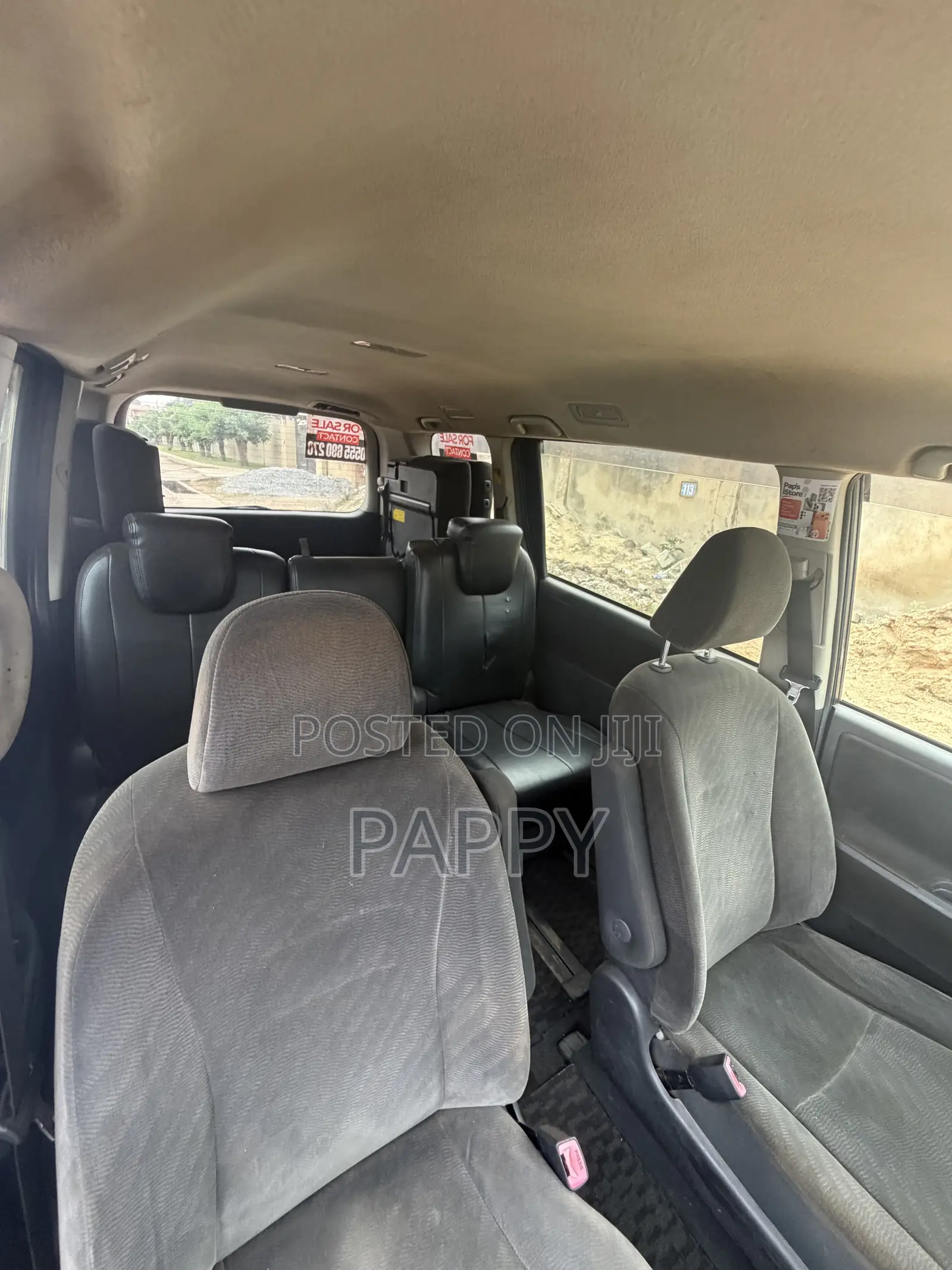 Toyota Voxy V 2WD 8-Seater 2012