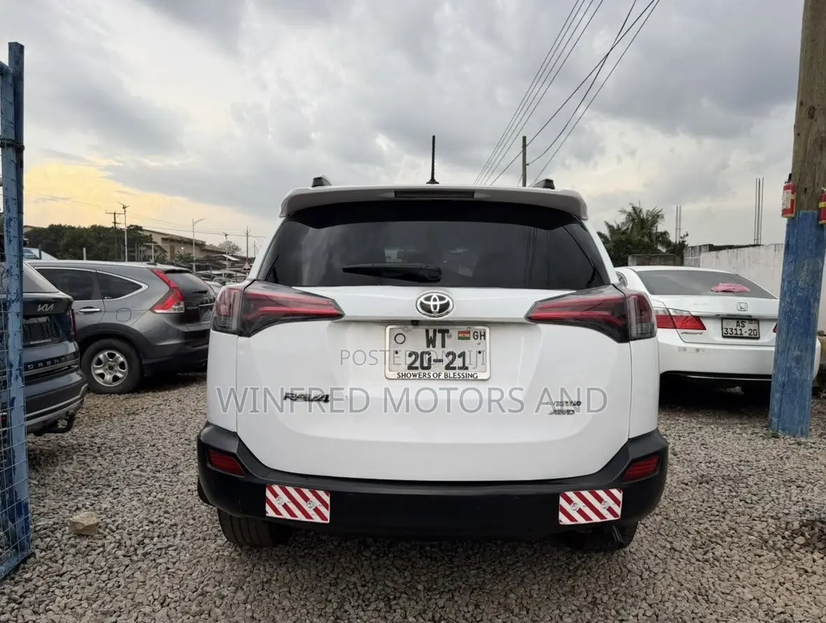 Toyota RAV4 Limited 4dr SUV AWD (2.5L 4cyl 6A) 2015 White