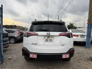 Toyota RAV4 Limited 4dr SUV AWD (2.5L 4cyl 6A) 2015 White