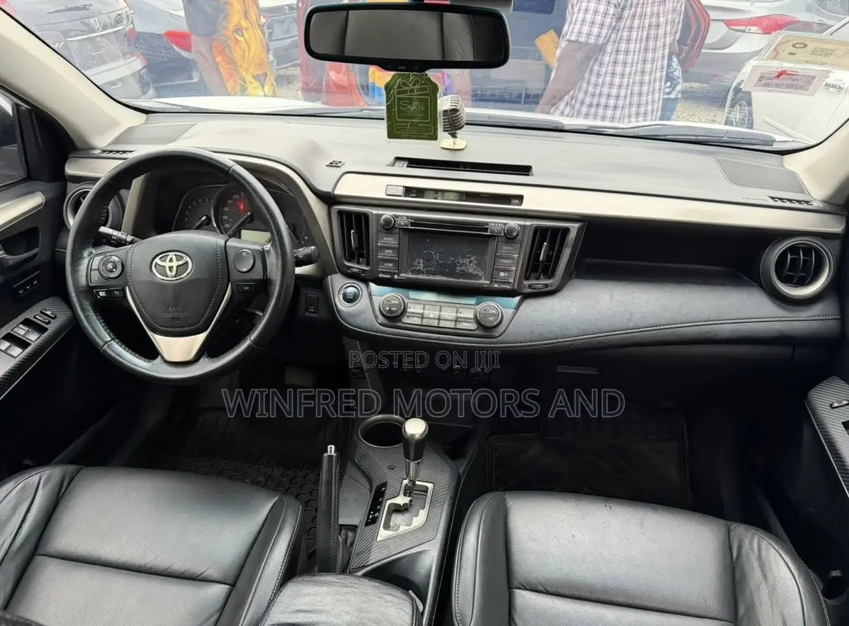 Toyota RAV4 Limited 4dr SUV AWD (2.5L 4cyl 6A) 2015 White