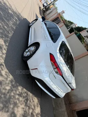 Toyota Corolla LE 2020 White
