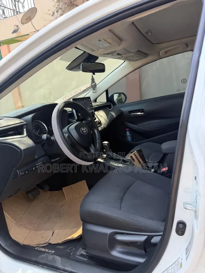 Toyota Corolla LE 2020 White