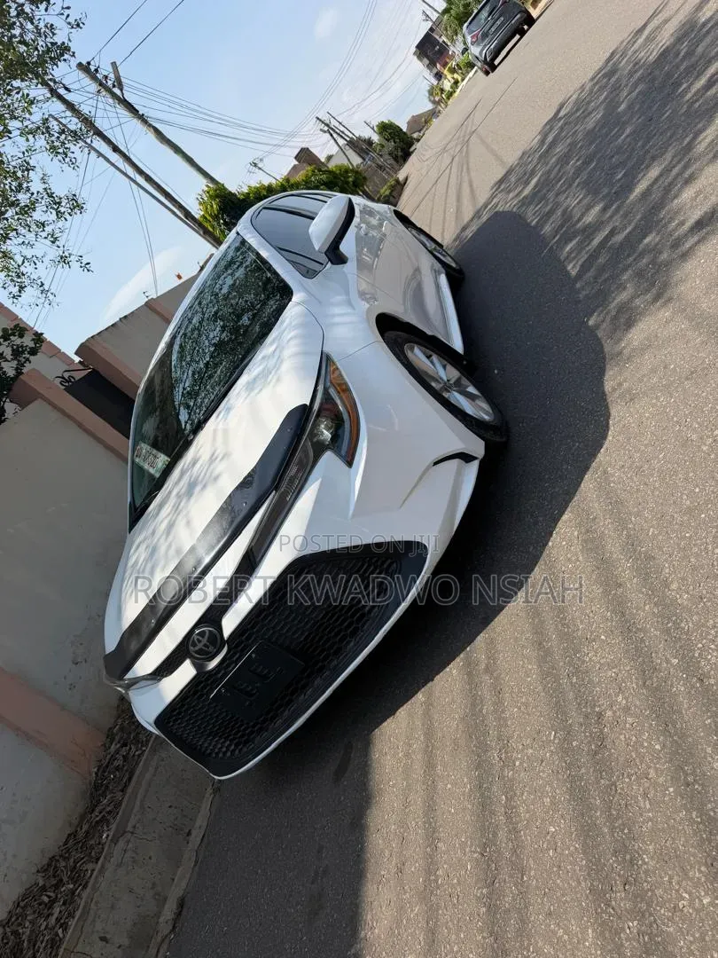 Toyota Corolla LE 2020 White