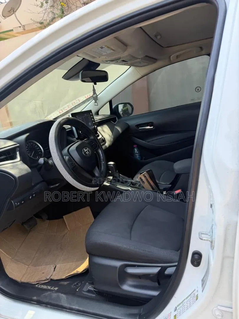 Toyota Corolla LE 2020 White