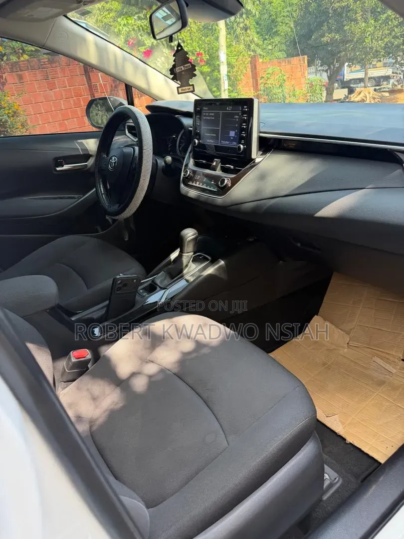 Toyota Corolla LE 2020 White
