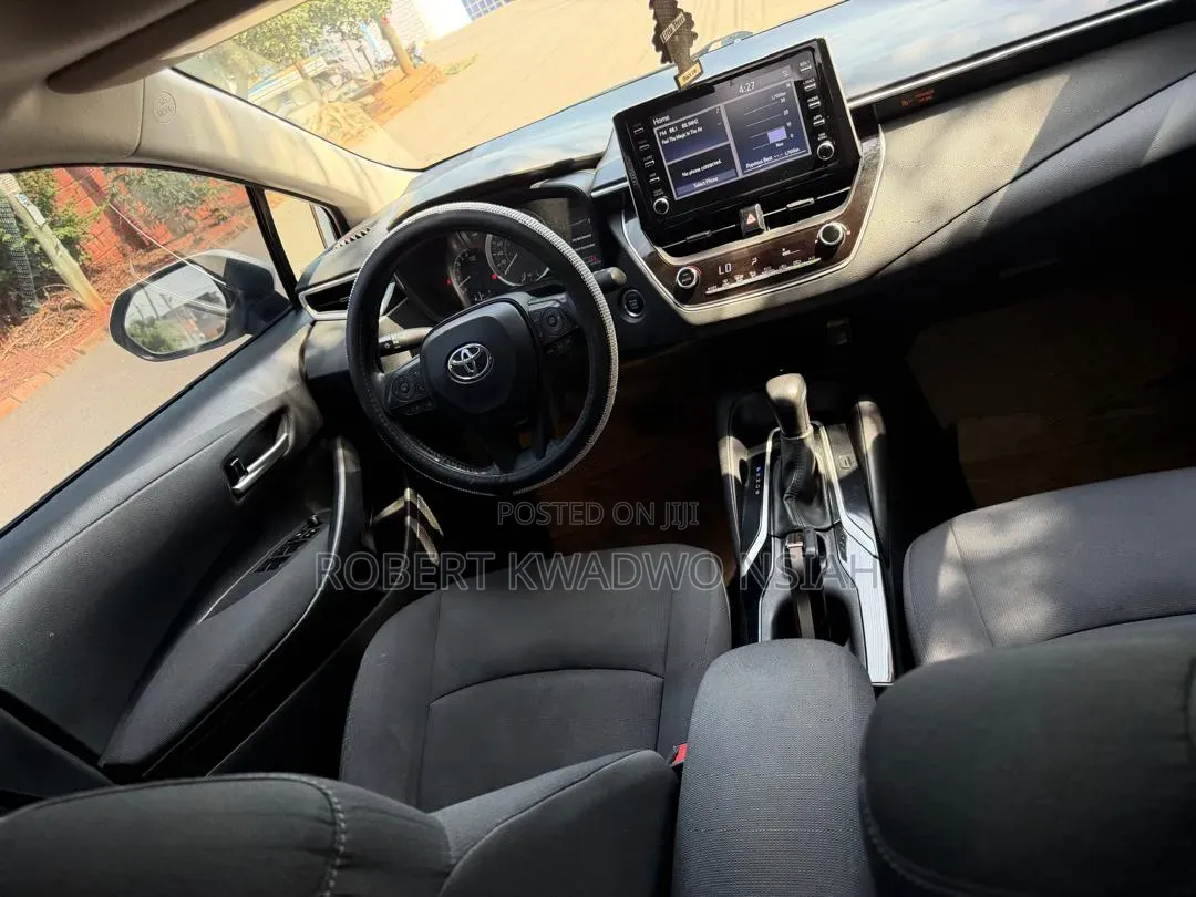 Toyota Corolla LE 2020 White