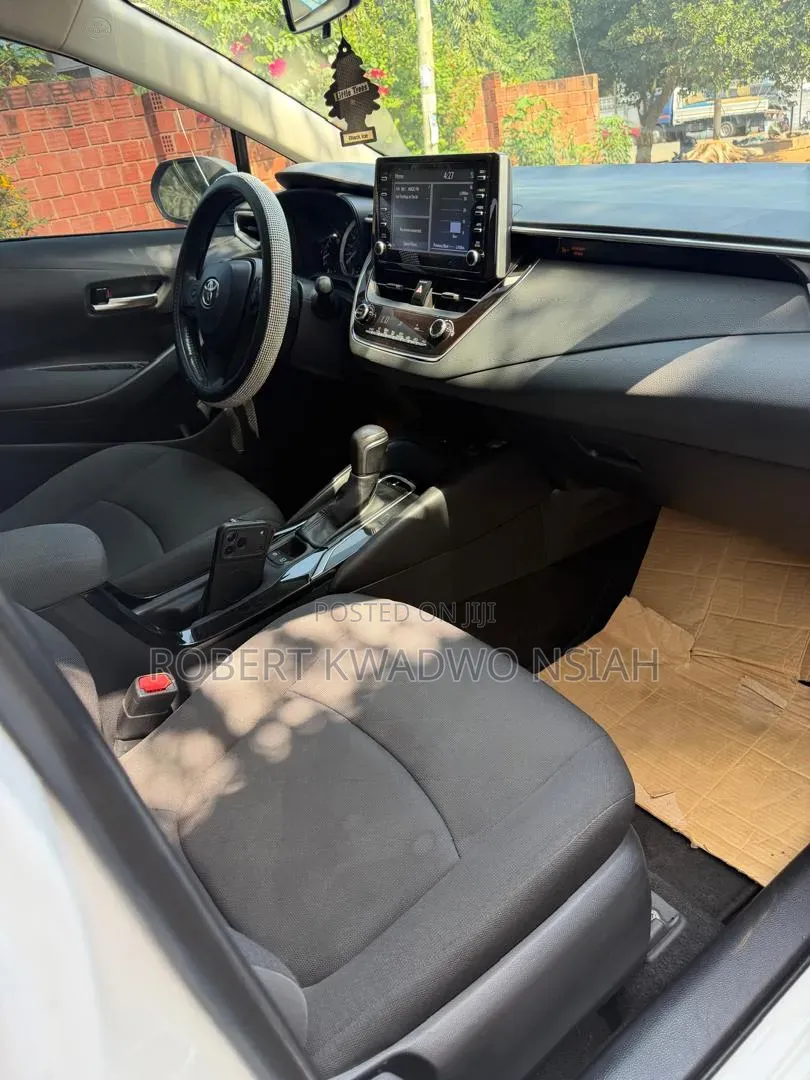 Toyota Corolla LE 2020 White
