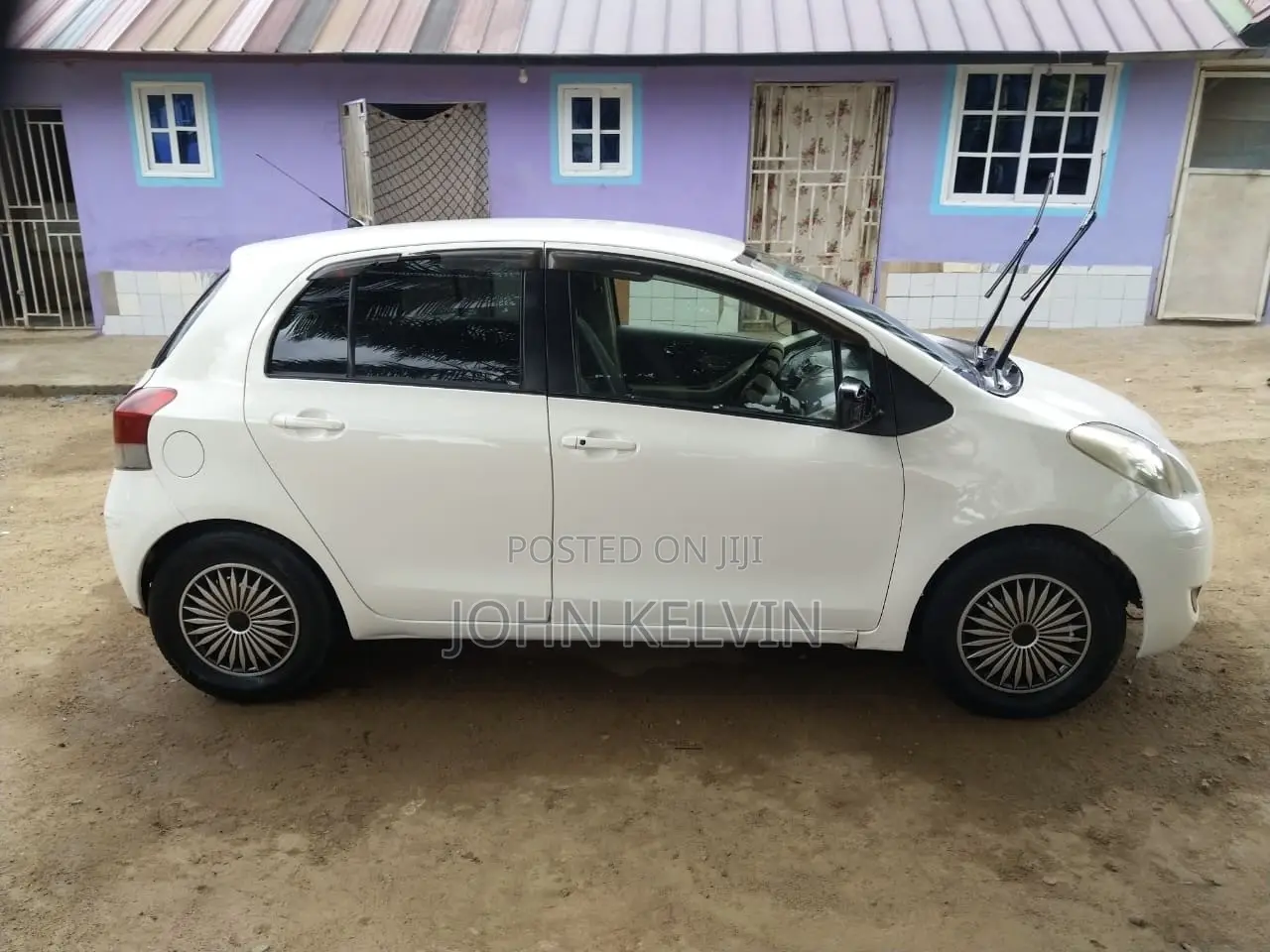 Toyota Vitz 1.3 AWD 5dr 2010 White