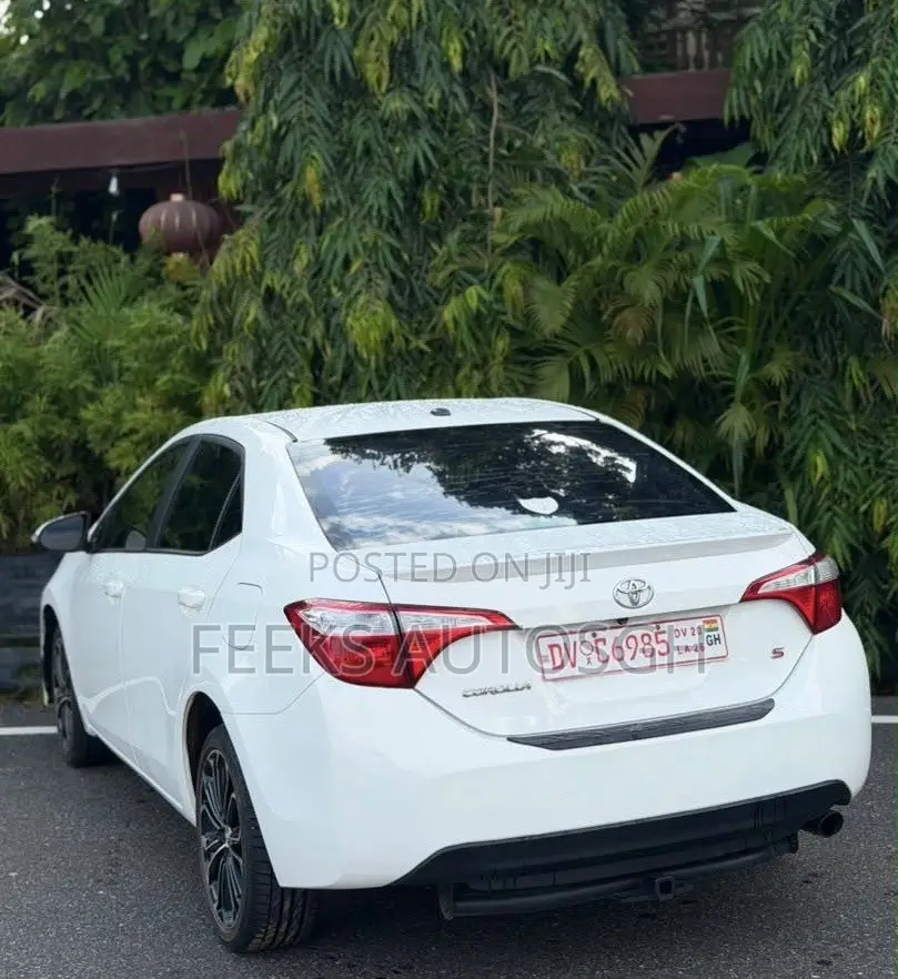 Toyota Corolla S 4dr Sedan (1.8L 4cyl CVT) 2014 White
