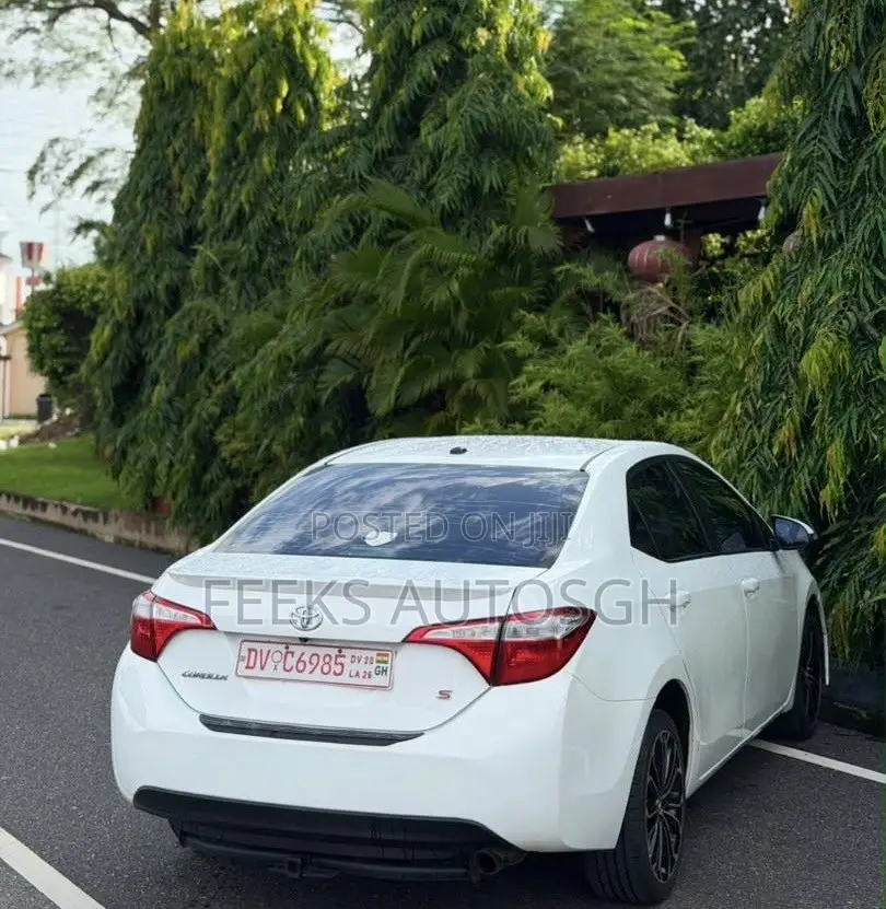 Toyota Corolla S 4dr Sedan (1.8L 4cyl CVT) 2014 White