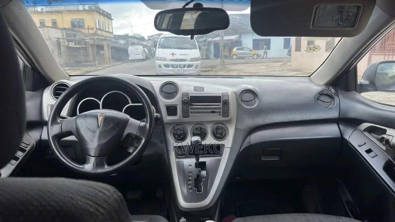 Pontiac Vibe 2010 White
