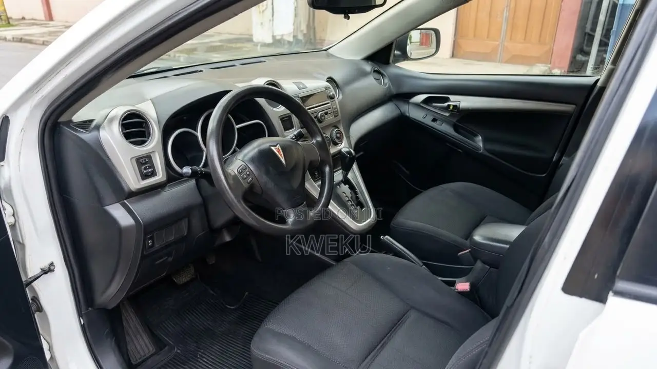Pontiac Vibe 2010 White