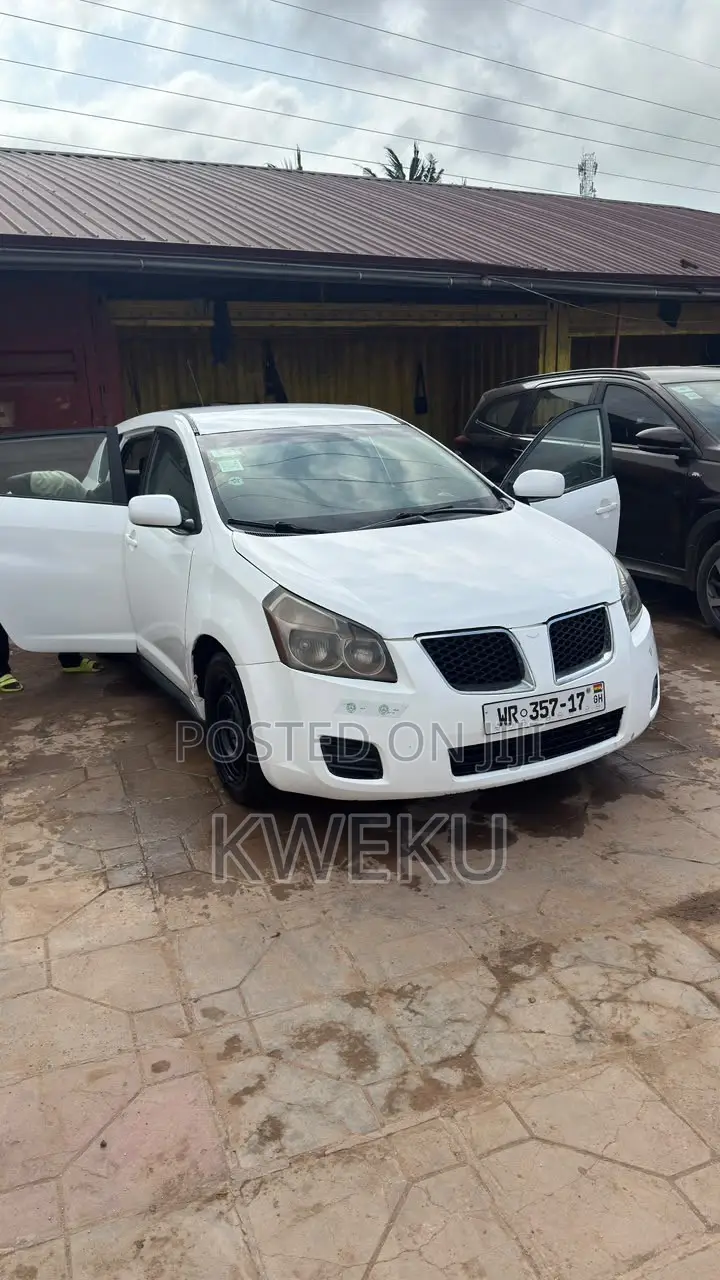 Pontiac Vibe 2010 White