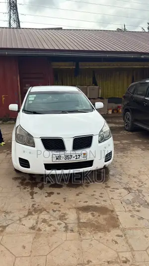 Pontiac Vibe 2010 White