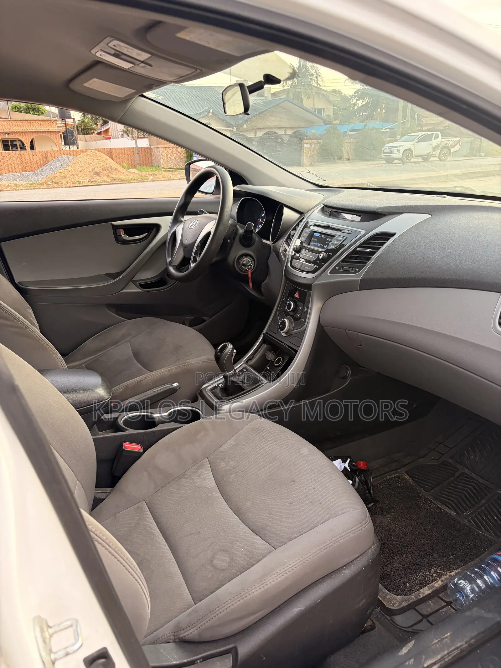 Hyundai Elantra Limited Sedan FWD (1.8L 4cyl 6A) 2016 White