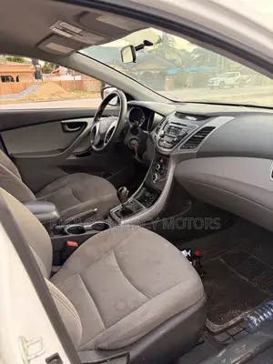 Hyundai Elantra Limited Sedan FWD (1.8L 4cyl 6A) 2016 White