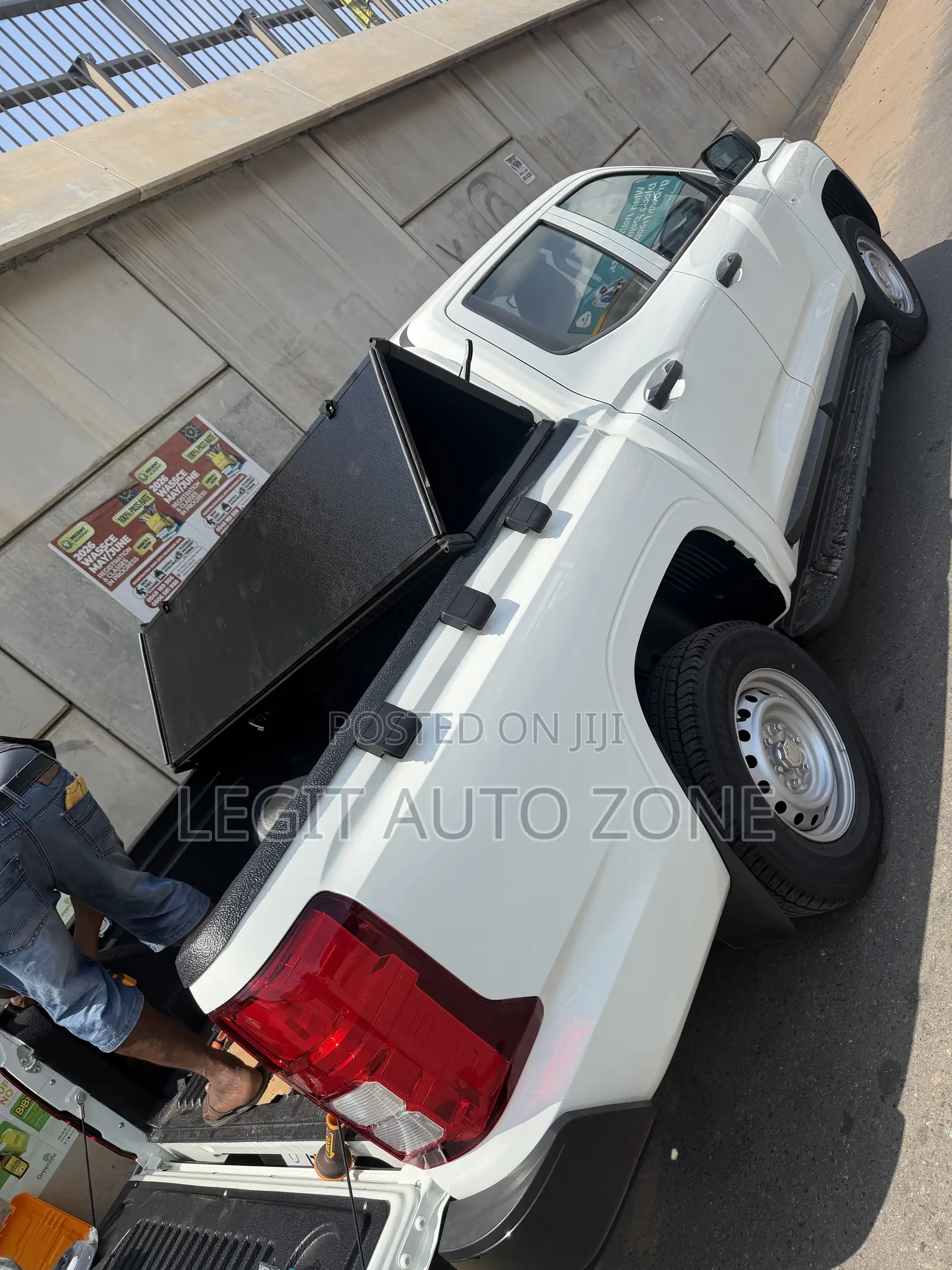 Mitsubishi L200 2026,2025,2023,2024,Bucket Cover Hard Trifold