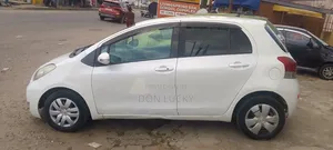 Toyota Vitz 1.0 FWD 5dr 2010 White