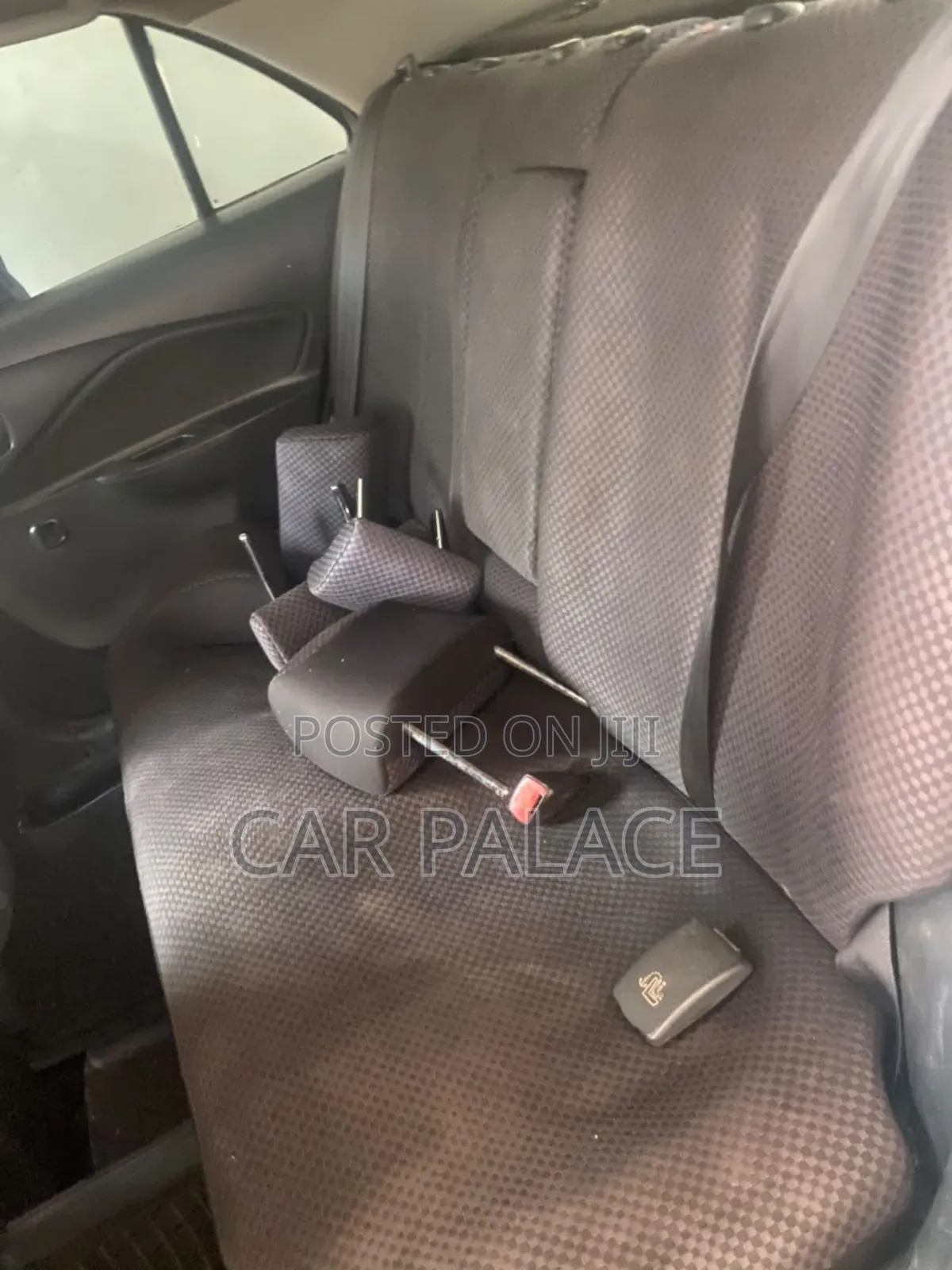 Toyota Yaris Base Sedan 4dr 2010 Blue