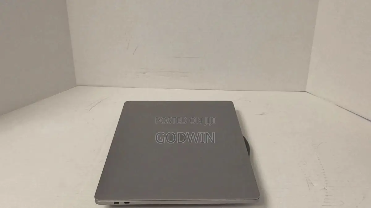 Laptop Apple MacBook Pro 2019 16GB Intel Core i9 SSD 1T