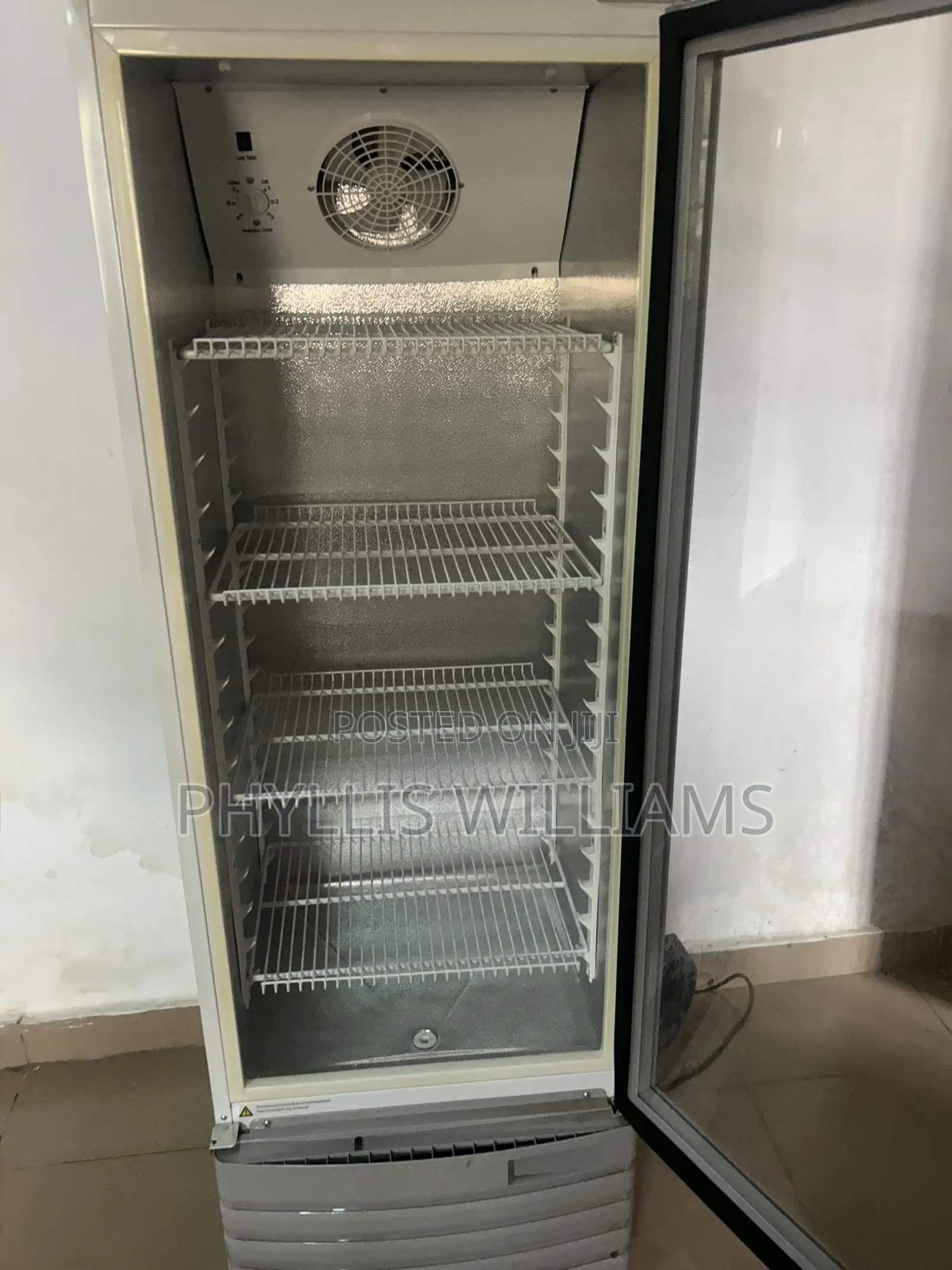 Sigma Display Fridge