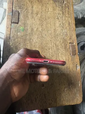 Apple iPhone SE (2020) 128 GB Red