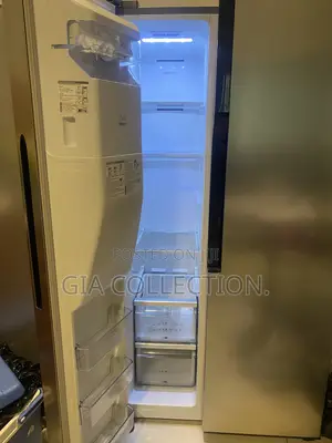 Side by Side Fridge With Water & Ice Dispenser - German- Very Neat