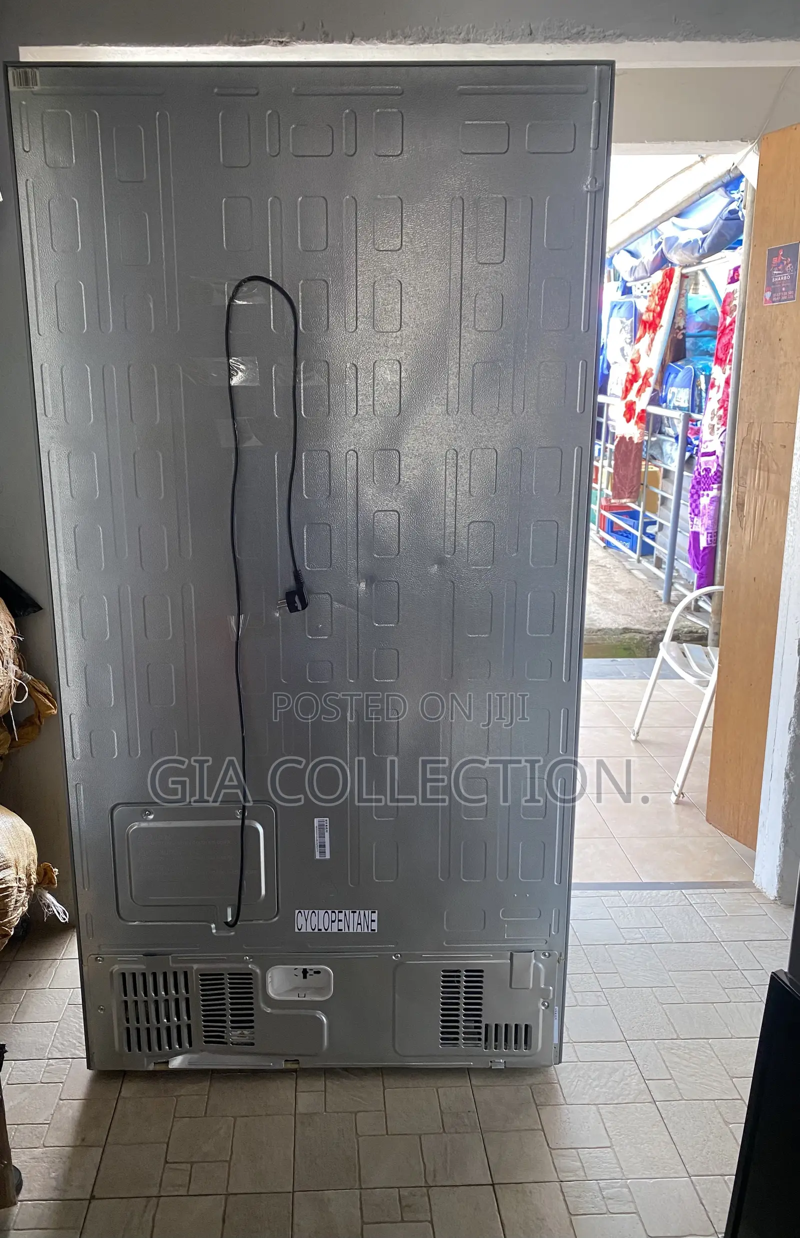 Side by Side Fridge With Water & Ice Dispenser - German- Very Neat