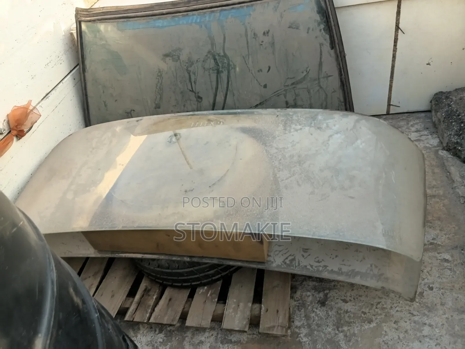 Mercedes-Benz 108 Back Glass