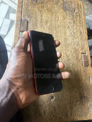Apple iPhone SE (2020) 128 GB Red