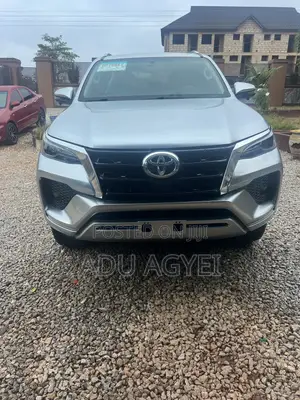 Toyota Fortuner 2.7 RWD 2022 Silver