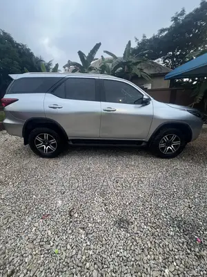 Toyota Fortuner 2.7 RWD 2022 Silver