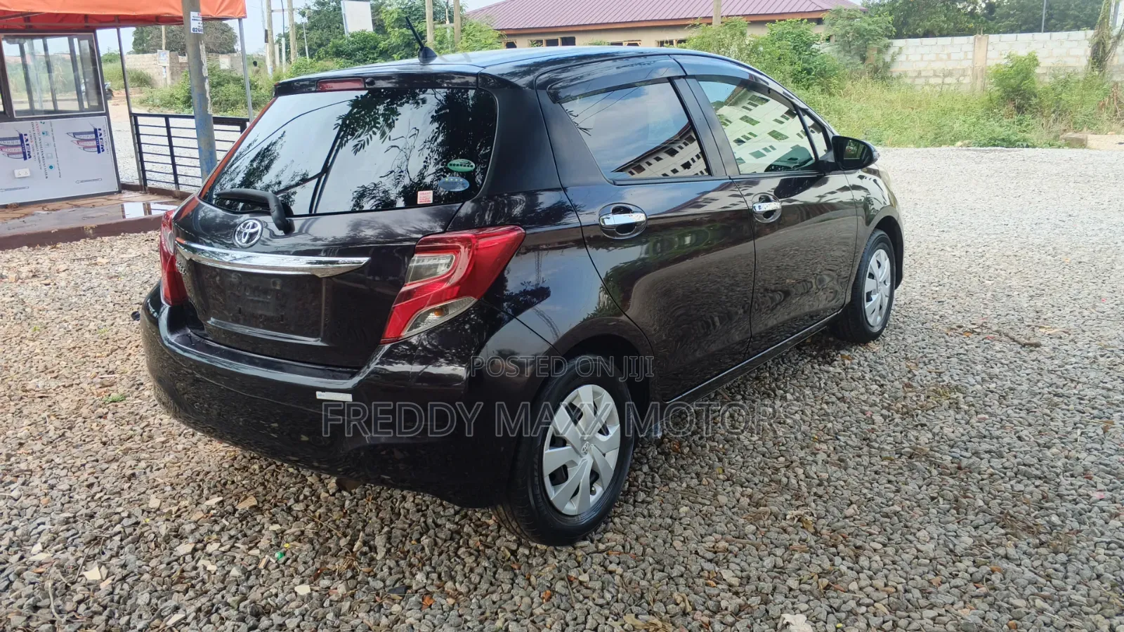 Toyota Vitz 1.3 FWD 5dr 2015 Purple
