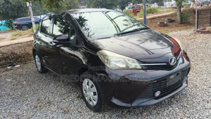 Toyota Vitz 1.3 FWD 5dr 2015 Purple