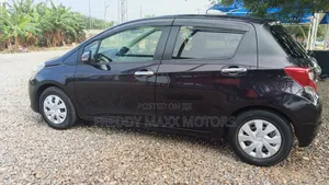 Toyota Vitz 1.3 FWD 5dr 2015 Purple