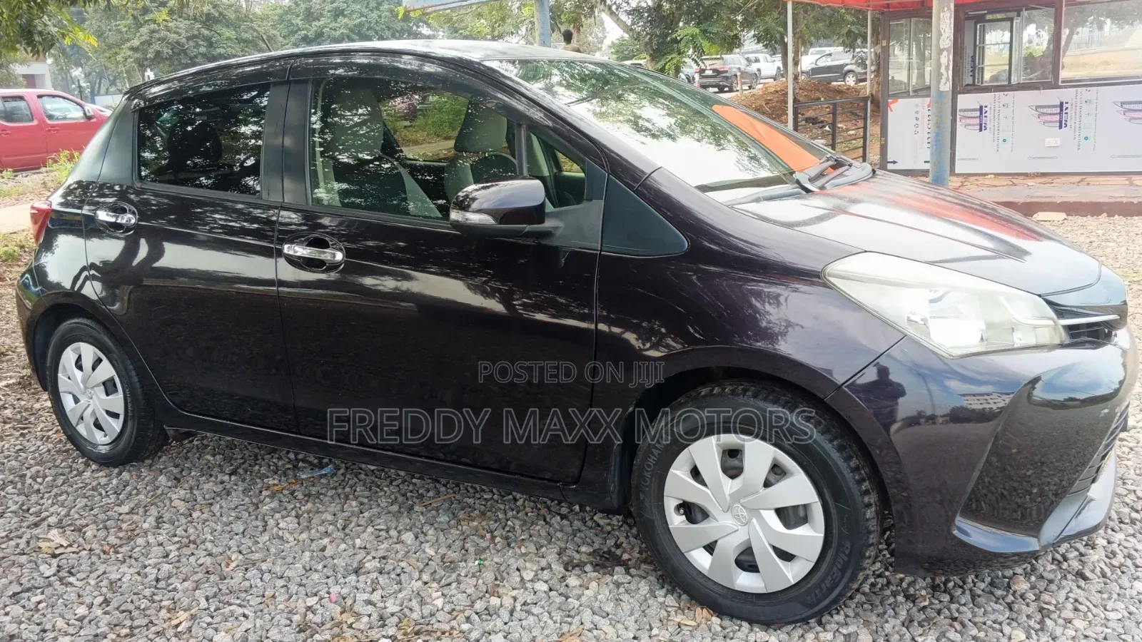 Toyota Vitz 1.3 FWD 5dr 2015 Purple