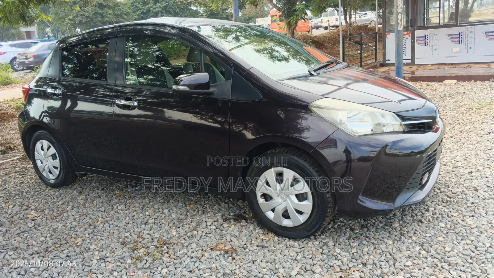 Toyota Vitz 1.3 FWD 5dr 2015 Purple