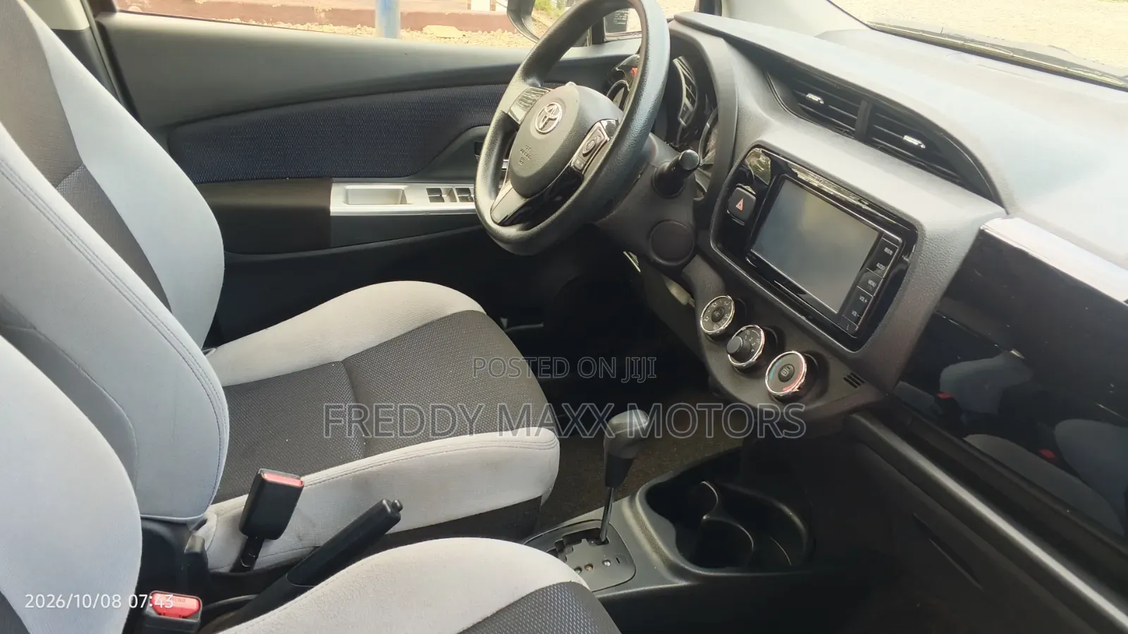 Toyota Vitz 1.3 FWD 5dr 2015 Purple