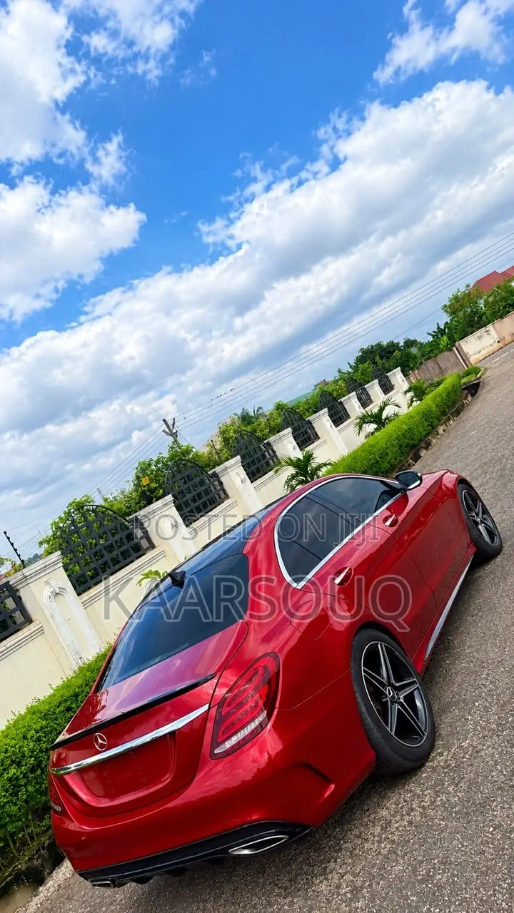 Mercedes-Benz C300 2018 Red