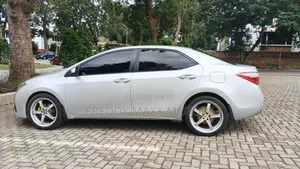 Toyota Corolla LE ECO Premium (1.8L 4cyl CVT) 2016 Silver