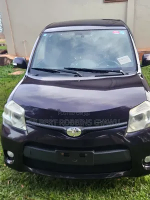 Toyota Sienta 2014 Purple