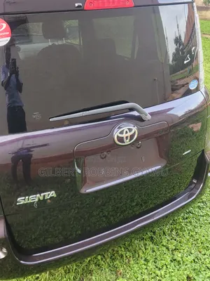 Toyota Sienta 2014 Purple