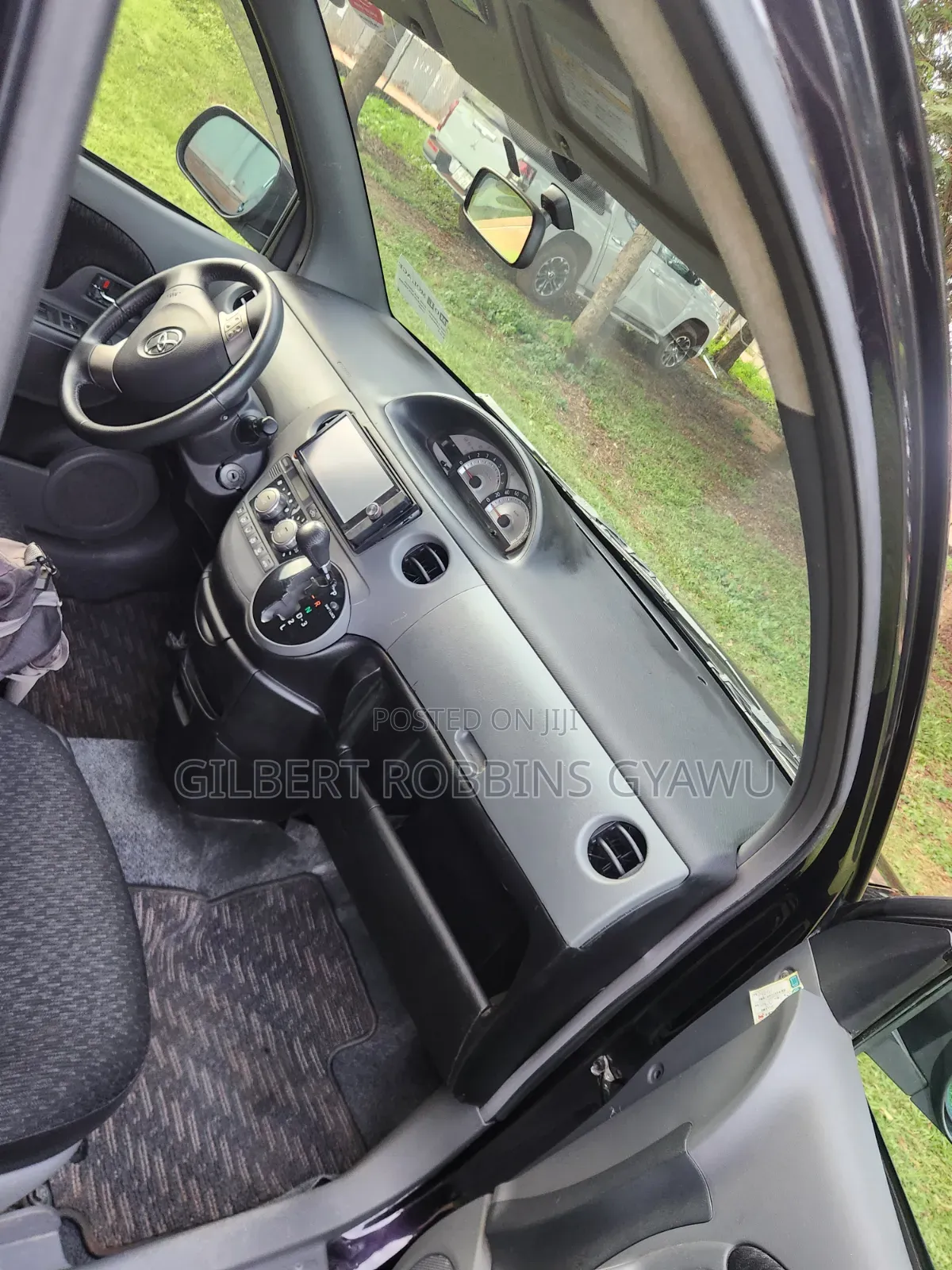 Toyota Sienta 2014 Purple
