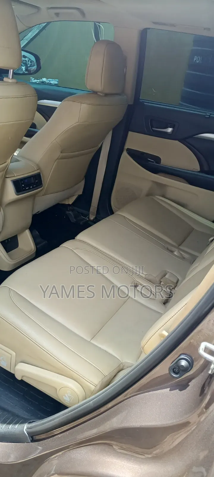 Toyota Highlander XLE 2019 Brown